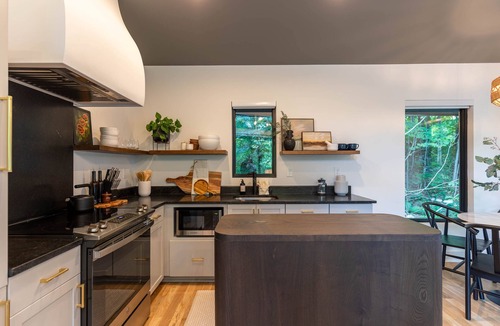 Banner Elk House | Little Bear Escape: Luxe Custom Tiny House | Hot Tub | Between Boone & Banner Elk | Dogs OK!