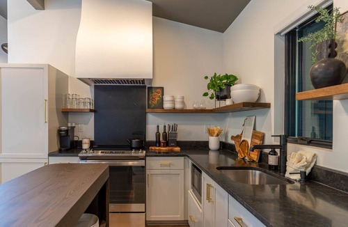 Banner Elk House | Little Bear Escape: Luxe Custom Tiny House | Hot Tub | Between Boone & Banner Elk | Dogs OK!