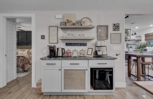 Twin Oaks Cottage | Little Cottage by the Sea | Hot Tub & Walk to Beach