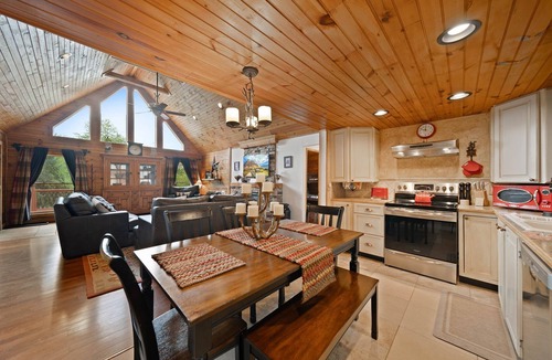 Sugar Mountain Cabin | Little Heaven-one level! hot tub, multi games, pets allowed, Sugar Mountain