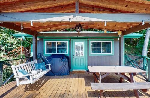 Sunset Cove House | Little Lake Cottage