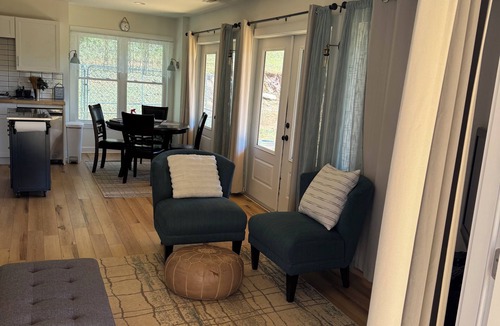 Boger City House | Little Mountain House - 1 bedroom in lovely semi rural setting.