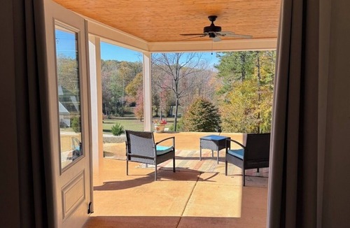 Boger City House | Little Mountain House - 1 bedroom in lovely semi rural setting.