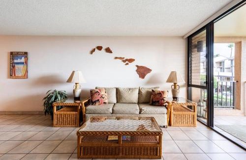 Kihei Apartment | Live da HI life-great beach and great views!