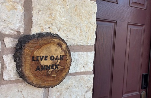 Lampasas Cabin | Live Oak Annex - a charming 1-bedroom cabin at a ranch in Lampasas, Texas