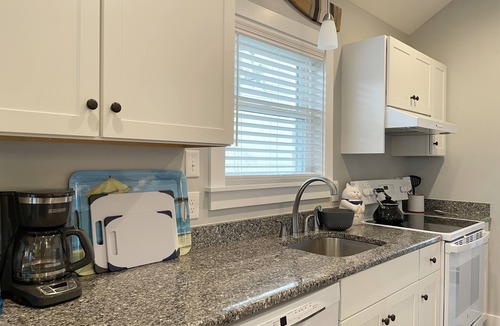 Ocracoke House | Live Oak Cottage: Newly built cottage perfect for two