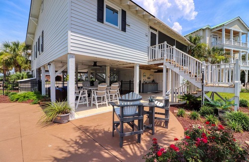 Inlet Harbour House | Livin' The Coastal Life - 4 Bedroom 2 Bath Home, on Channel with Private Pool