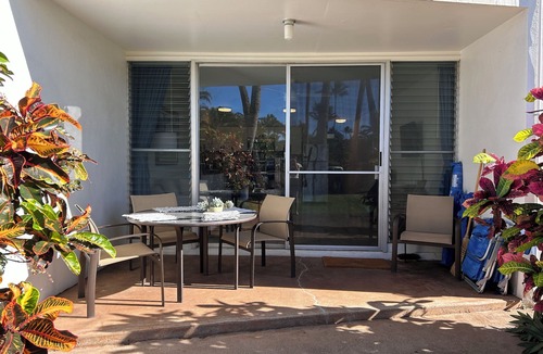 Kuau Apartment | Locally-owned, eco-friendly condo on Road to Hāna. 2-min walk to beach & seafood