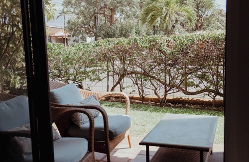 Kihei Condo | Locally owned & operated! Stay steps away from beach, shops, cafes & restaurants