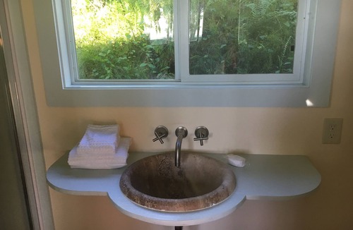 Honalo House | Located minutes away from Historic Holualoa village and Kailua-Kona and beaches.