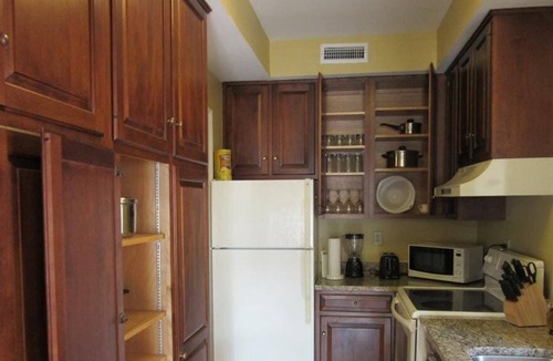 French Quarter Resort | Lodge Alley Inn with fireplace, near College of Charleston