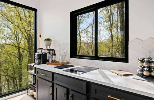 Alexander House | Lofty Ledges Hangout at French Broad River Farms