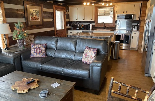 Eatonton Cabin | Log Cabin on 5 acre pond - fishing and wildlife paradise!