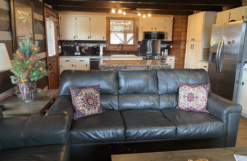 Eatonton Cabin | Log Cabin on 5 acre pond - fishing and wildlife paradise!