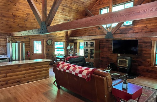Prattsburgh Cabin | Log Cabin on 8 acres with Private fishing pond + Fire Pit - Sleeps 8