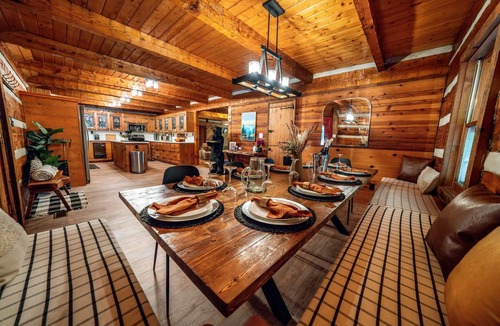 Weaverville House | Log Cabin, Theater, Arcade & Sauna | Beaver Cabin