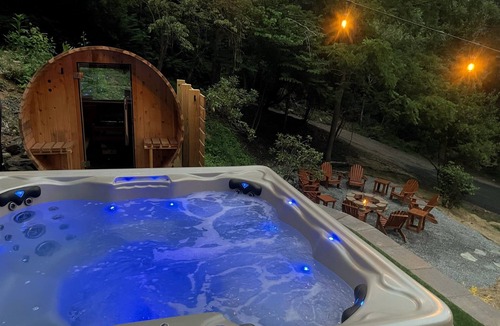 Weaverville House | Log Cabin, Theater, Arcade & Sauna | Beaver Cabin