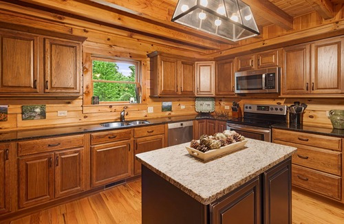 Black Mountain Cabin | Log Cabin w/Hot Tub + Biltmore Pass | Black Mountain Views