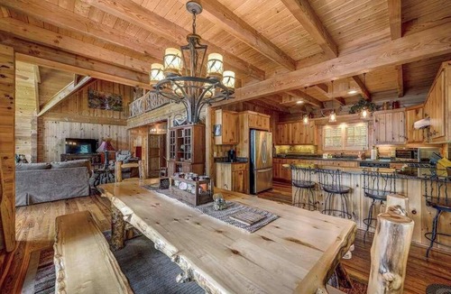 Tate Cabin | Log Haven Cabin Stay