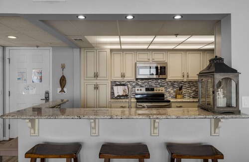 Long Beach Condo | LONG BEACH 2 BEDROOM CONDO WITH 2 SEASONAL BEACH CHAIRS WITH UMBRELLA