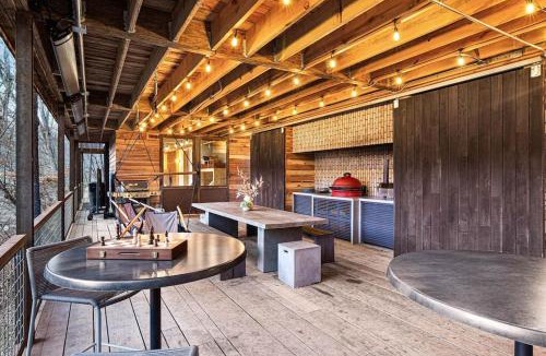 Mars Hill Villa | Longhaus: Modern Minimalist Luxury Home: Firepit, outdoor kitchen, pets