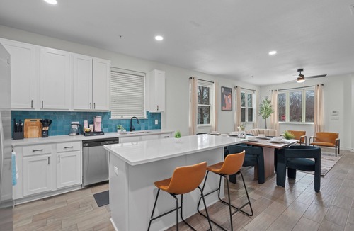 North University Apartment | Longhorn III | Walk to UT Moody Center