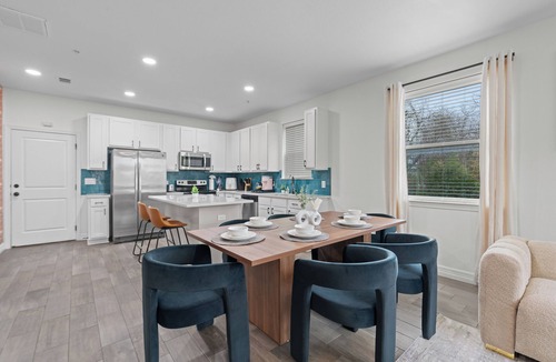 North University Apartment | Longhorn III | Walk to UT Moody Center