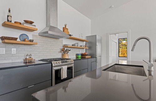 Lenoir House | Lost Ridge | Modern Luxury Home, Stunning Mountain Views, Perfect for couples!