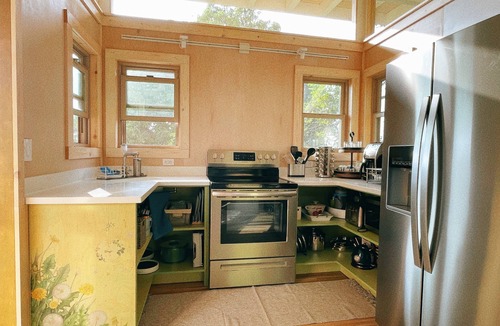 Honaunau-Napoopoo House | Love Kona Farm Life in nature - Lychee Hale