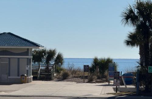 Windy Hill Apartment | Love Shak romantic beach condo , pets ok