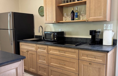 New Bern Apartment | Lovely 1-bedroom MCM apartment with AC near downtown New Bern
