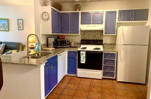Mount Pleasant House | Lovely 2 BD Cottage halfway between sandy beaches and historic Charleston