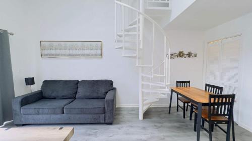 Little River House | Lovely 2 bedroom condo with pool J3