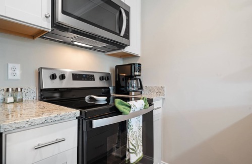 Hickory House | Lovely 2 Bedroom House in Hickory