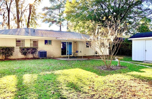 Savannah House | Lovely 2-bedroom house with AC in charming Southside Savannah