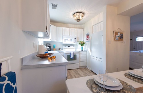 Shady Side House | Lovely bay views with kayaks, bikes, fire pit, crabbing & more
