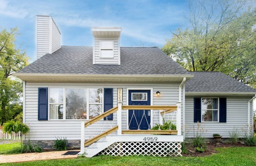 Shady Side House | Lovely bay views with kayaks, bikes, fire pit, crabbing & more