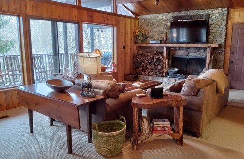 Wolf Laurel Cabin | Lovely Cabin - Sleeps 12 - Close to Hatley Pointe Ski Resort
