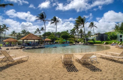Hanamaulu Condo | Lovely condo on third floor with amazing resort pools, gym, spas, & restaurants