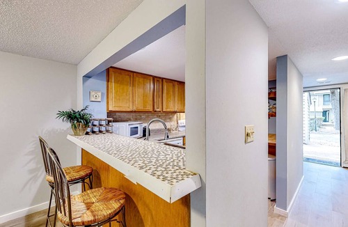 Shipyard Plantation Condo | Lovely Condo with Shared Pool & Tennis Dogs Welcome