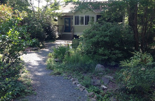 Carrboro House | Lovely private Carrboro house–-steps from downtown