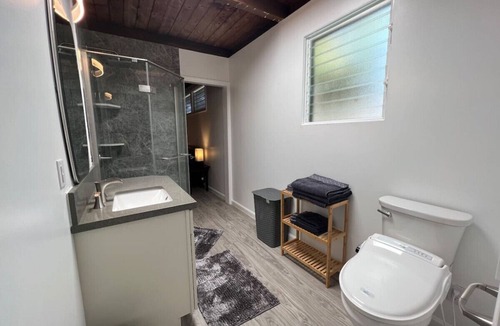 Enchanted Lake House | Lovely Private Kailua Cottage