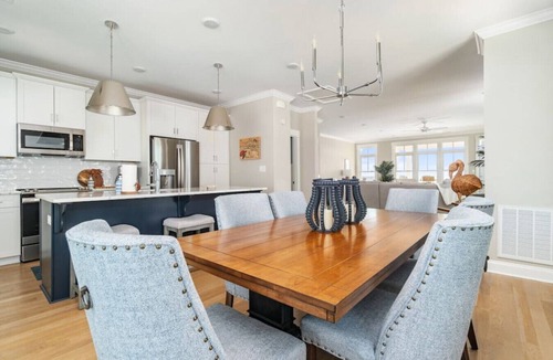 Atlantic Beach Villa | Lovely townhouse steps from the beach