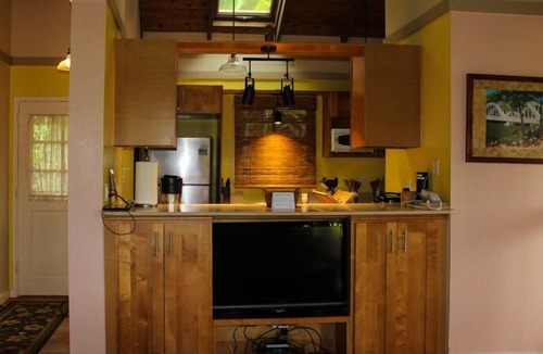 Maunaloa Apartment | Lovely Tropical Condo w/Shared Pool, Private Washer and Dryer, Free WiFi, Lanai