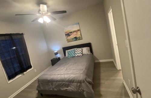 Milwood Condo | Lovely Two Bdrm Unit W/Fireplace Near Domain/Q2