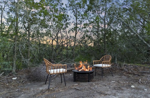Burnet Apartment | Loving Heart Retreats: Amazing Luxury Forest Mountain Views Dome