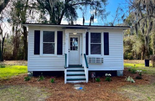 Beaufort House | Lowcountry Cottage Sleeps 4 Central Location