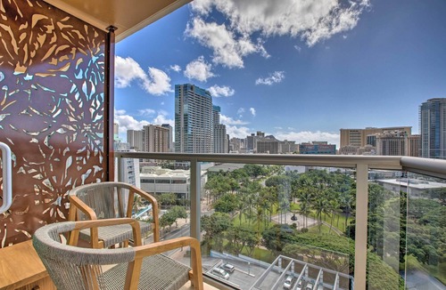 Waikiki Apartment | Luana Waikiki Gem w/Parking - Blocks to Beaches!