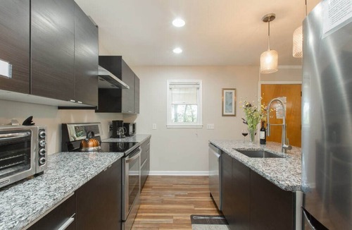 Kenilworth Ski Chalet | Lucerne Chalet - Treetop Mountain Views In Downtown Asheville -FP, Dog Friendly!