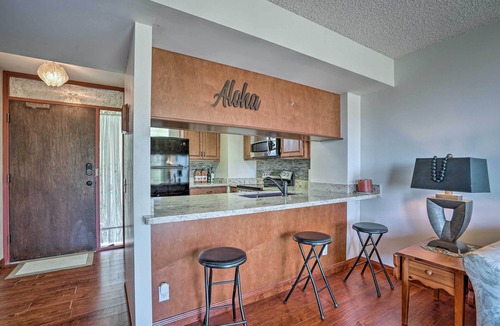Makaha Condo | Lush Condo w/Community Pool, 1 Mi to Beach!